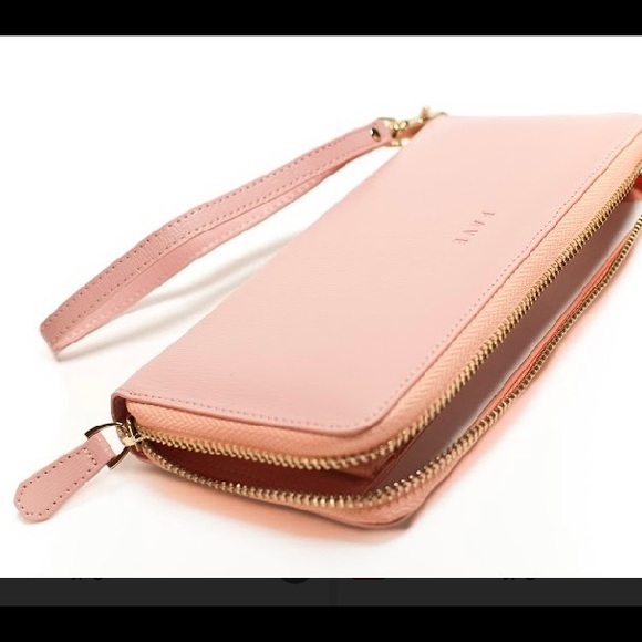 Pink saffiano leather wallet. - Picture 3 of 3